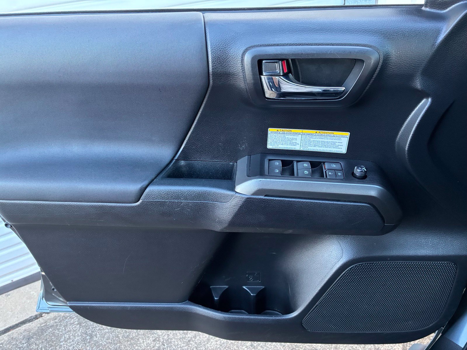 Used 2020 Toyota Tacoma TRD Off-Road AWD/4WD image 14