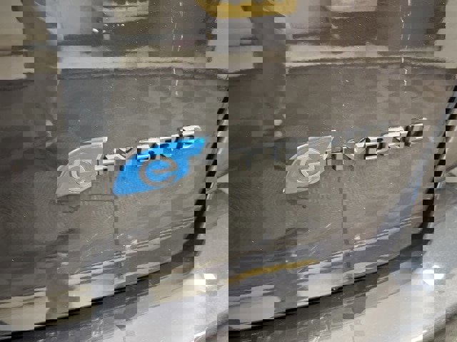 Used 2022 Chrysler Pacifica Limited w/ Uconnect Theater Family Group image 11