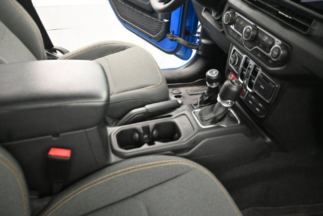 Used 2025 Jeep Wrangler Unlimited Sport AWD/4WD image 16