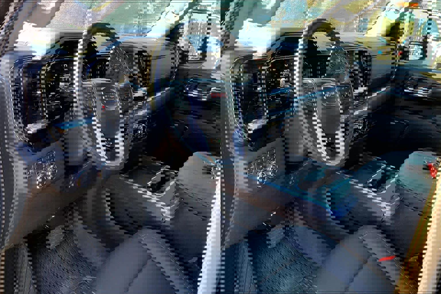 Used 2024 GMC Sierra 2500 SLT w/ SLT Premium Package image 18