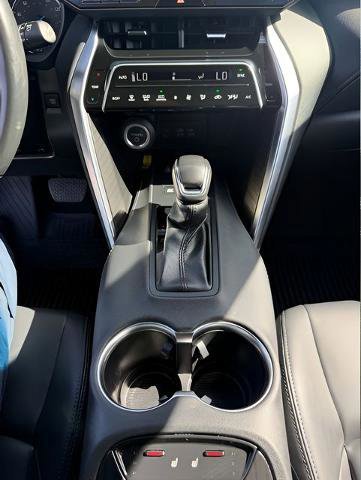 Used 2024 Toyota Venza XLE image 29