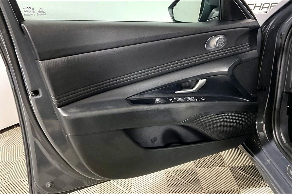 Used 2023 Hyundai Elantra SEL w/ Convenience Package image 18