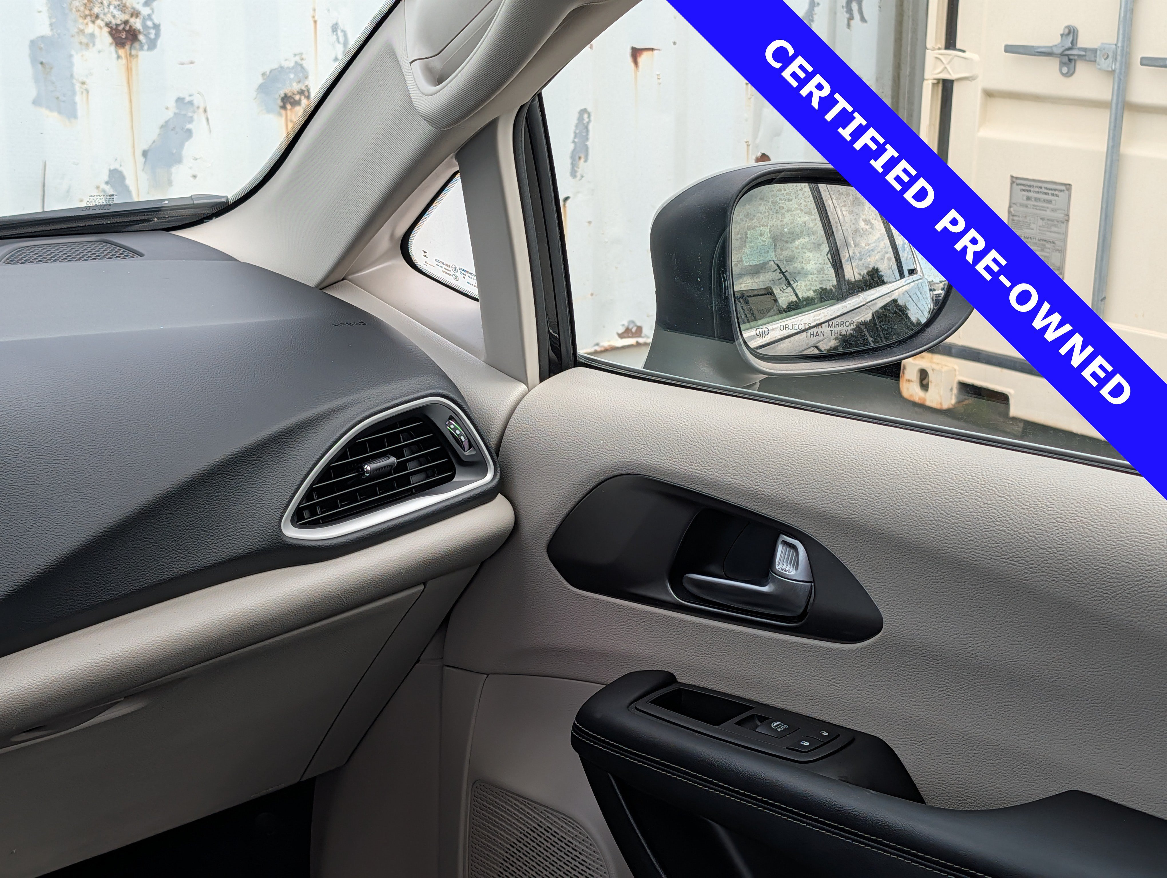 Used 2023 Chrysler Pacifica Touring-L FWD image 20