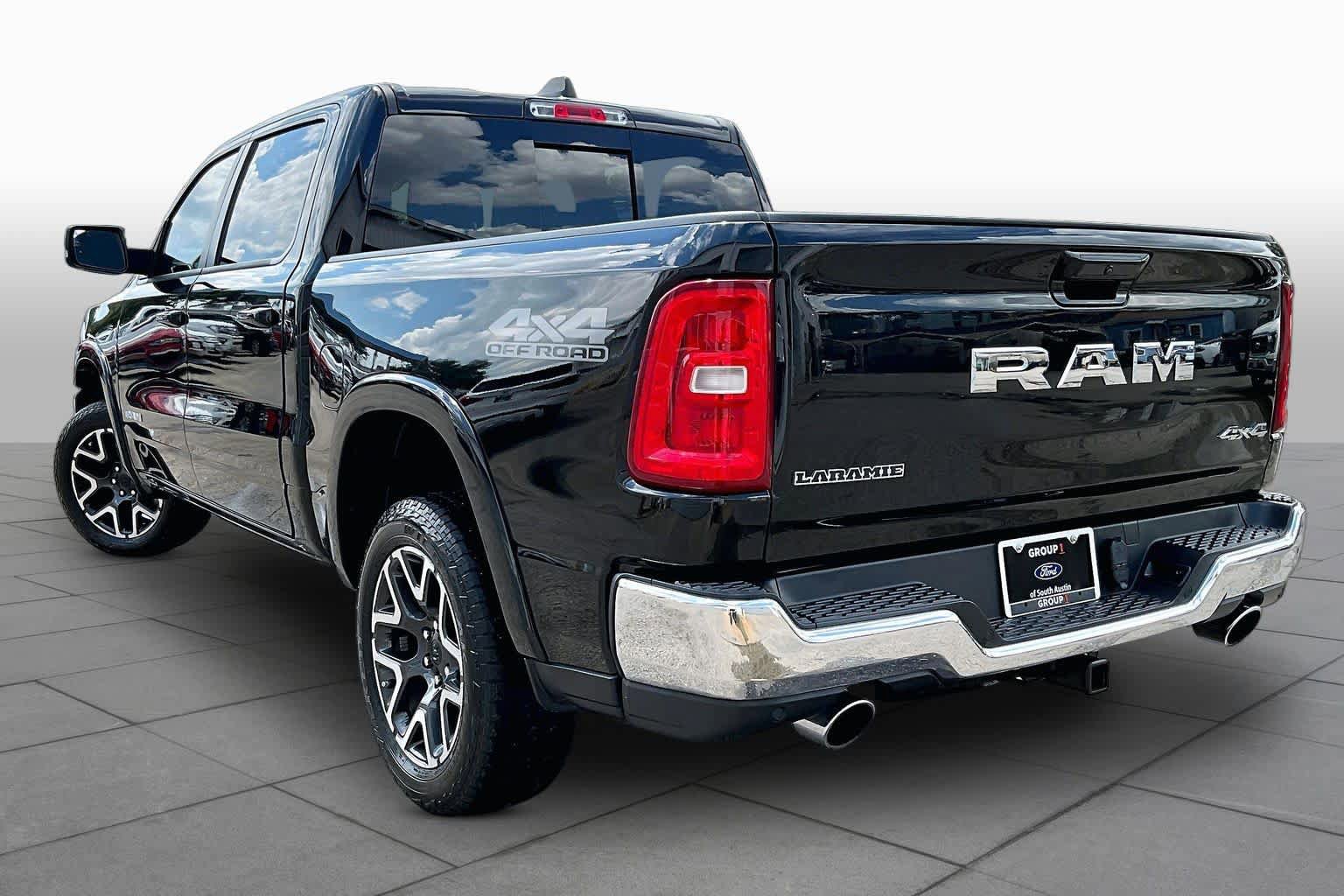 Used 2025 RAM 1500 Laramie w/ Off Road Group AWD/4WD image 7