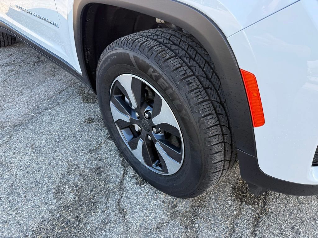 Used 2024 Jeep Grand Cherokee Limited 4xe image 13