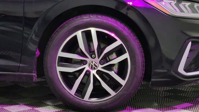 Used 2025 Volkswagen Jetta SE image 22