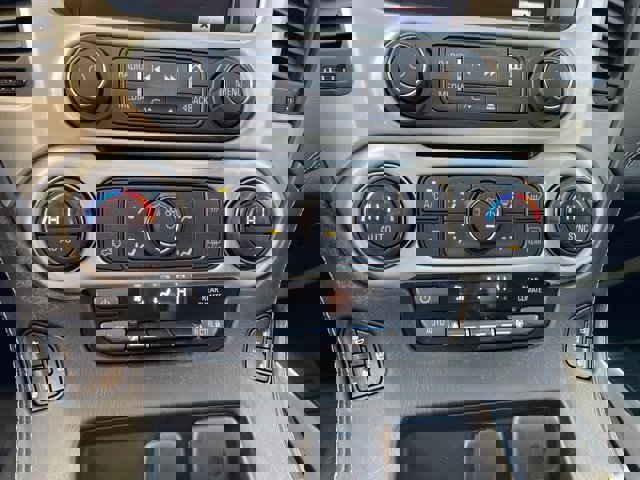 Used 2016 GMC Yukon SLT w/ Premium Edition image 28