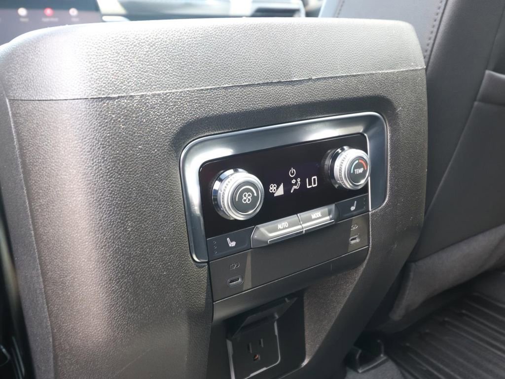 Used 2025 GMC Yukon AT4 AWD/4WD image 15