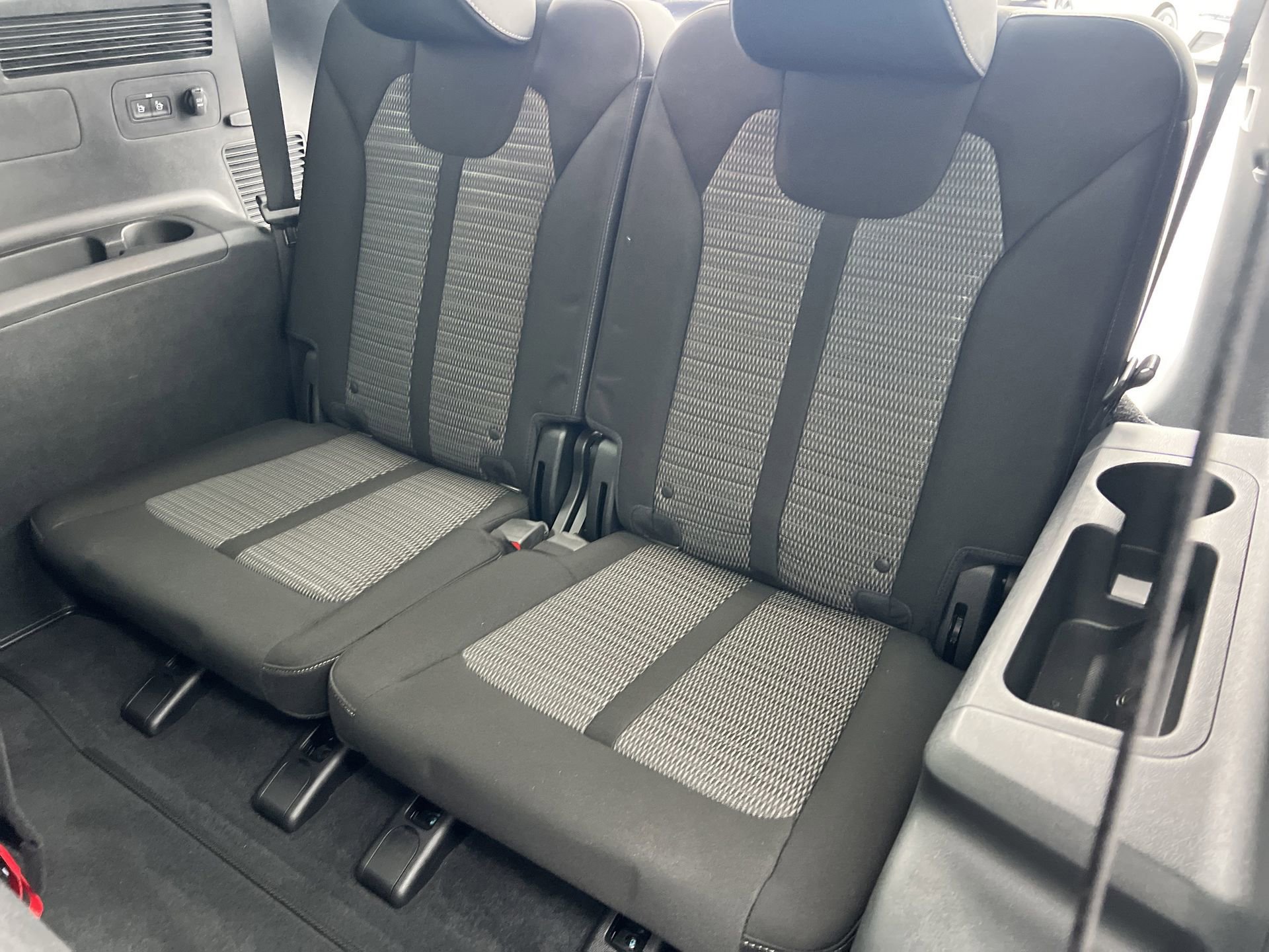 Used 2023 Kia Sorento LX image 25