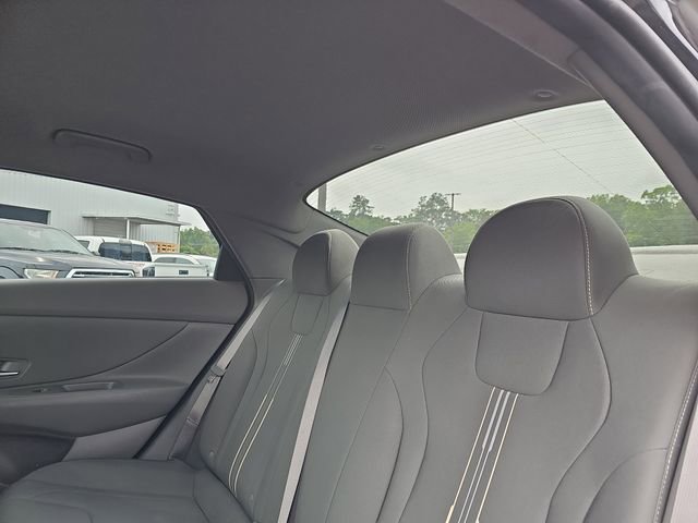 Used 2022 Hyundai Elantra SEL w/ Convenience Package FWD image 15