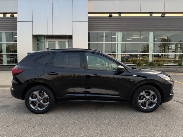 Certified 2023 Ford Escape ST-Line w/ Tech Pack #1 AWD/4WD image 34