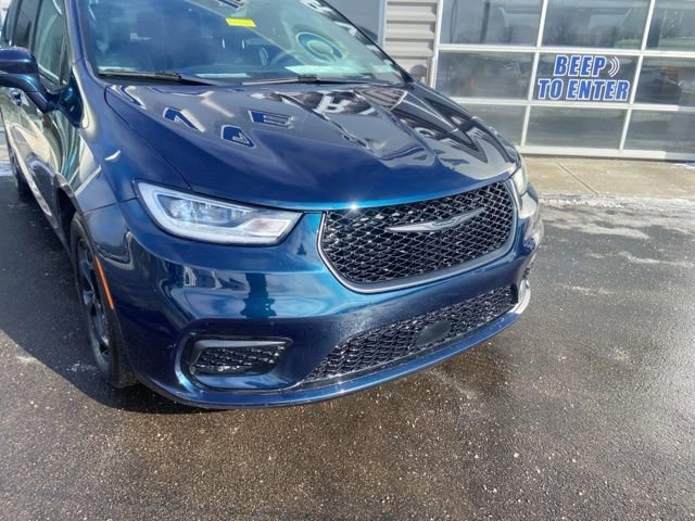 Used 2022 Chrysler Pacifica Touring-L w/ S Appearance Package image 5