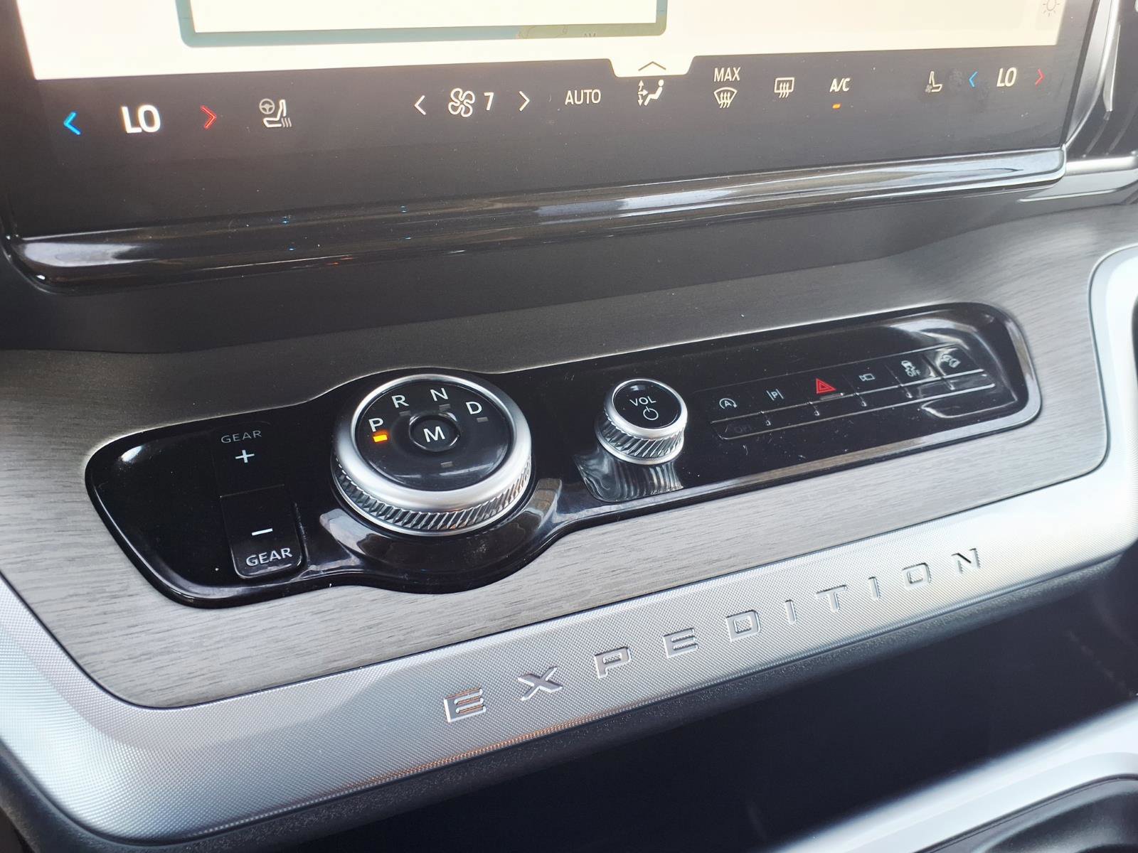 Certified 2025 Ford Expedition Platinum image 25