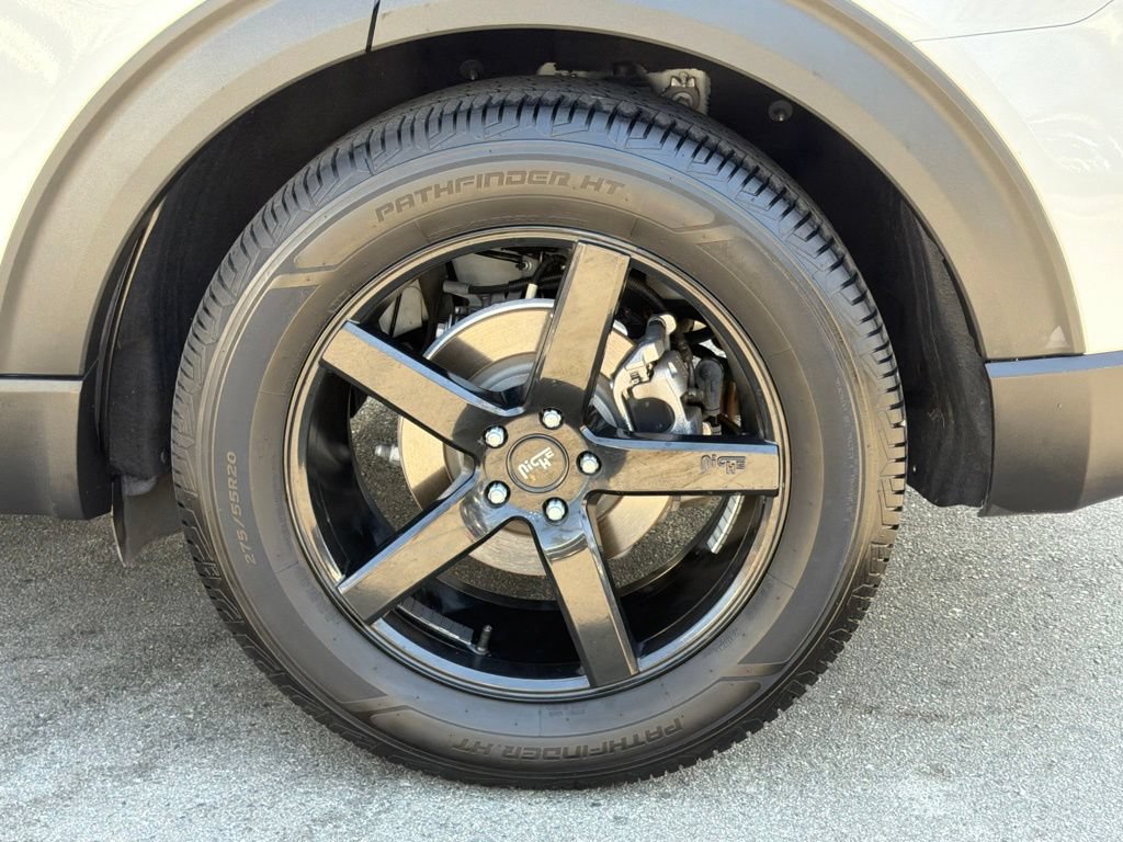 Certified 2021 Ford Explorer XLT RWD image 21