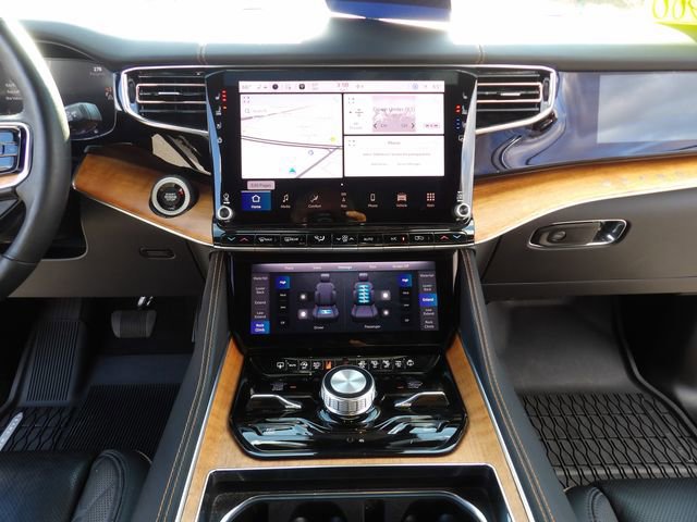 Used 2023 Jeep Grand Wagoneer Series III image 16