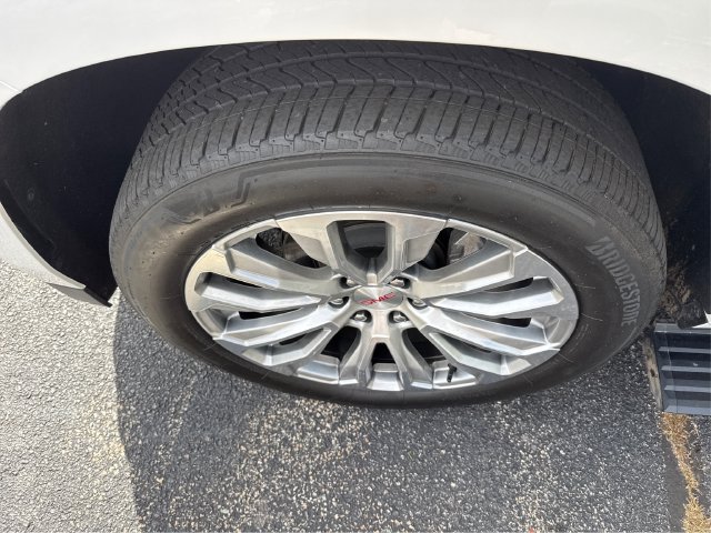 Used 2023 GMC Yukon XL Denali AWD/4WD image 19