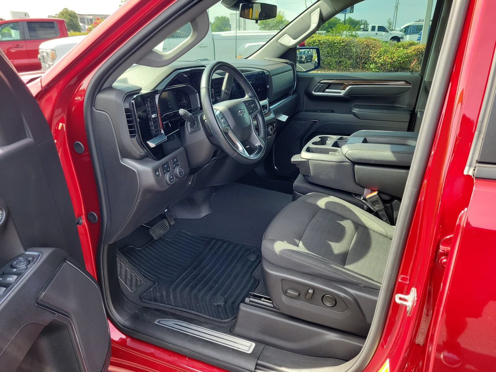 Used 2024 Chevrolet Silverado 1500 RST AWD/4WD image 16