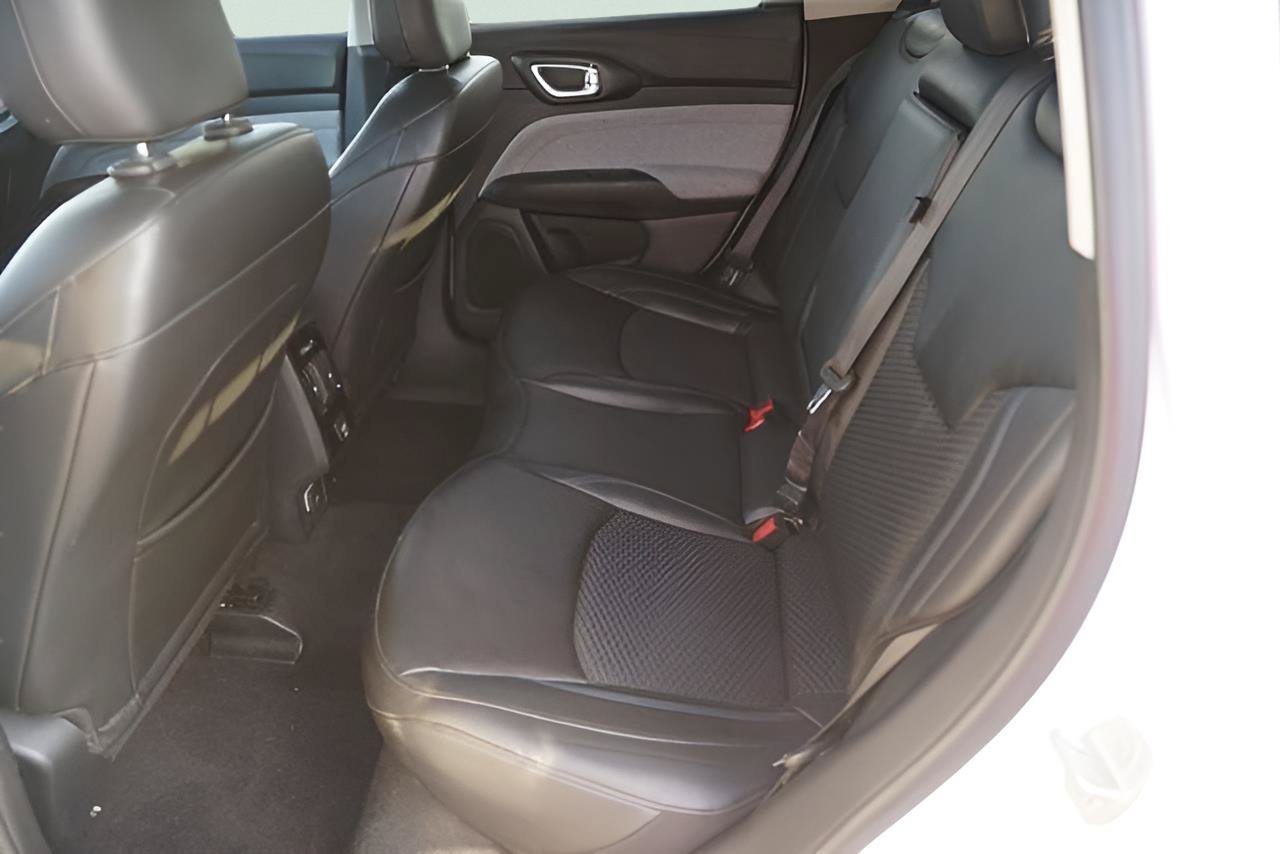 Used 2022 Jeep Compass Latitude FWD image 12