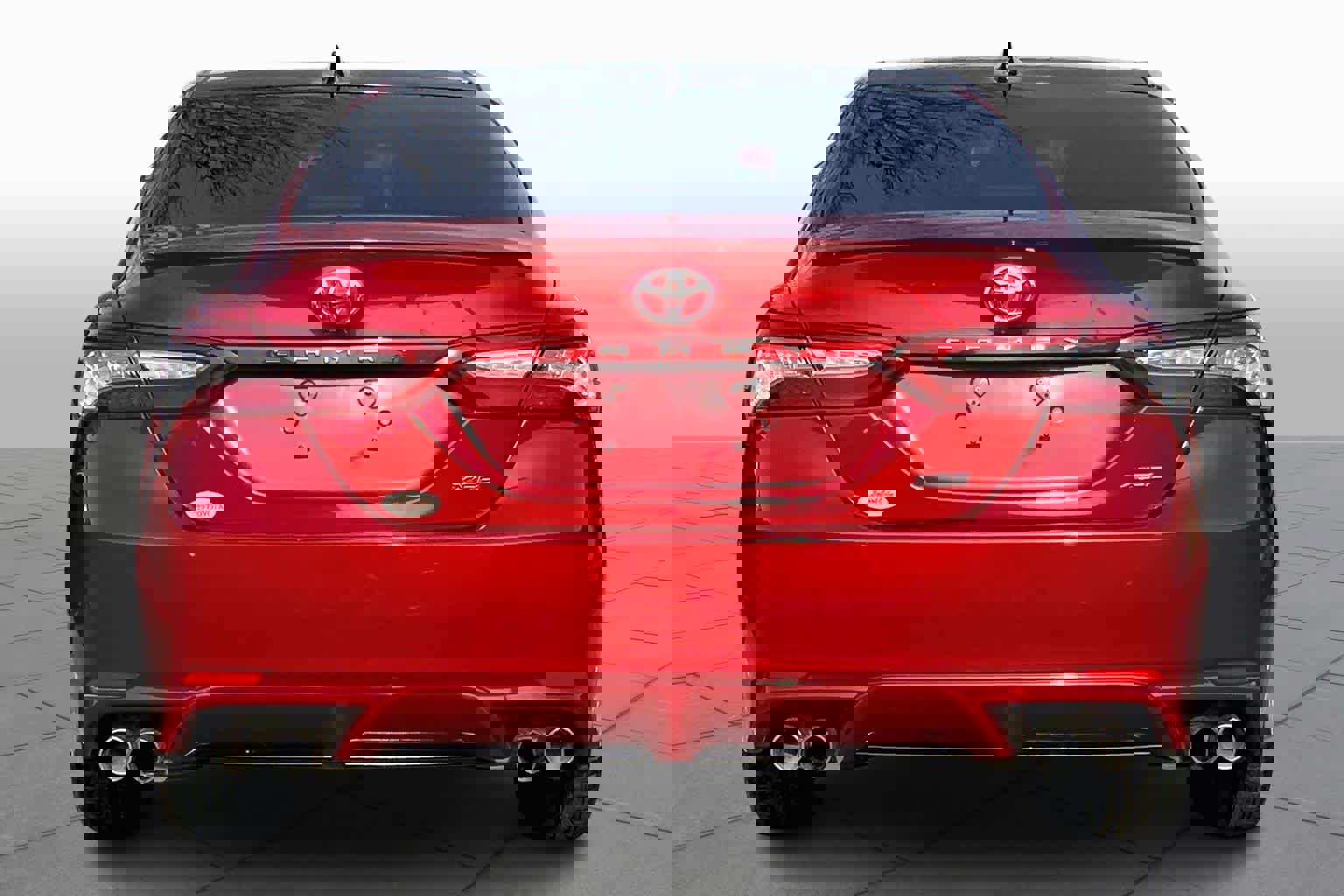 Used 2019 Toyota Camry XSE image 3