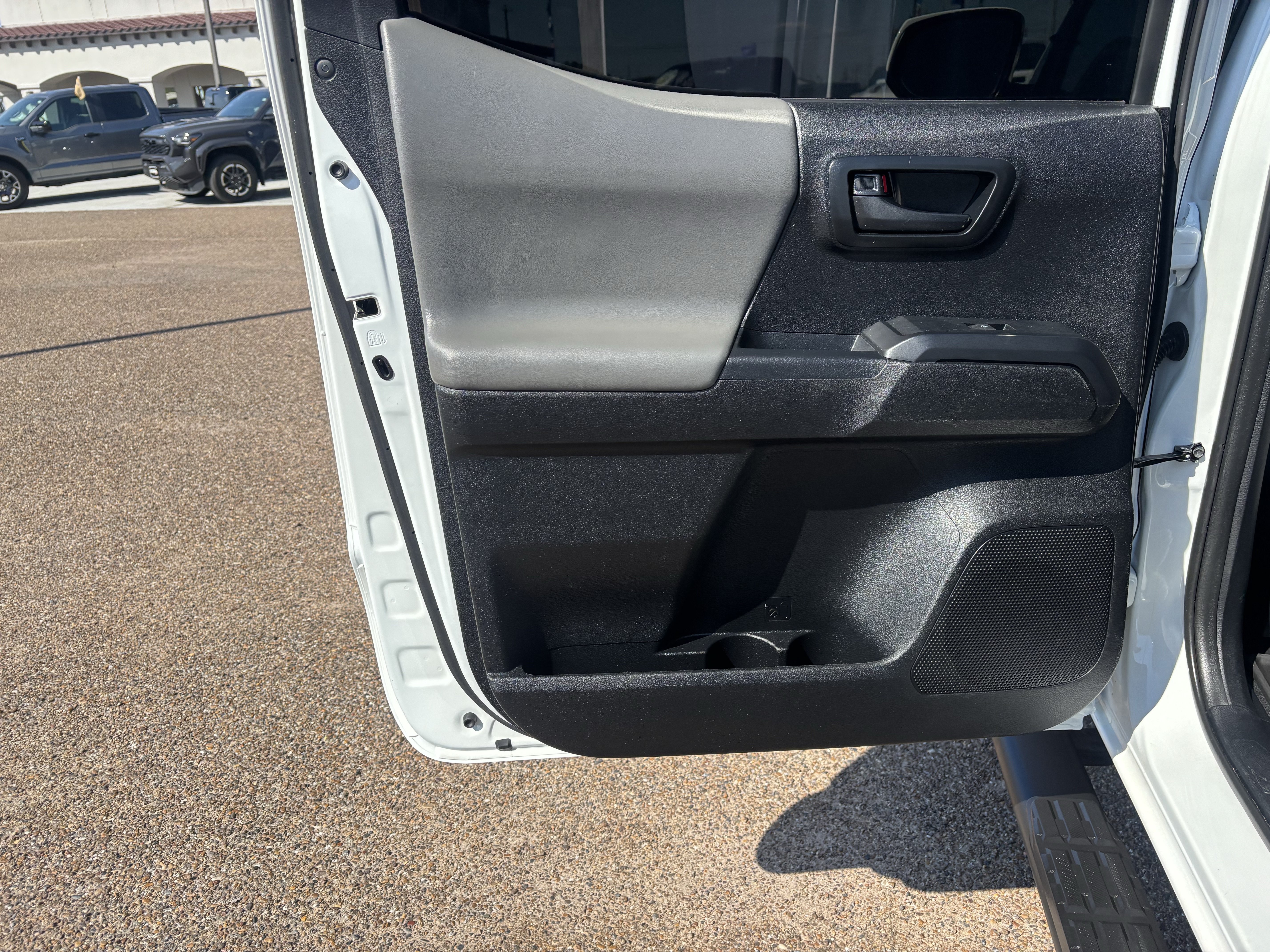 Used 2021 Toyota Tacoma SR w/ SR Convenience Package RWD image 15
