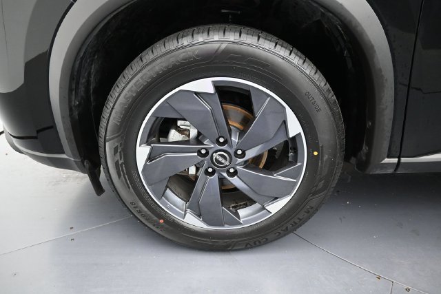 Used 2025 Nissan Rogue SV FWD image 9