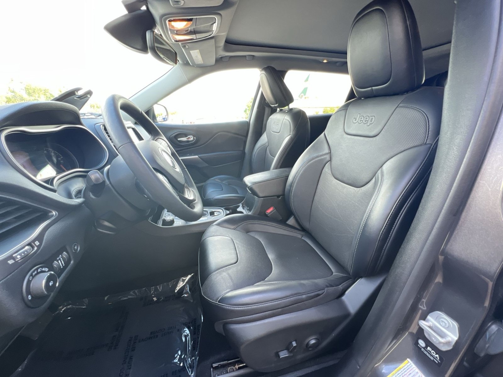 Used 2022 Jeep Cherokee Latitude Lux w/ Sun & Sound Group AWD/4WD image 21