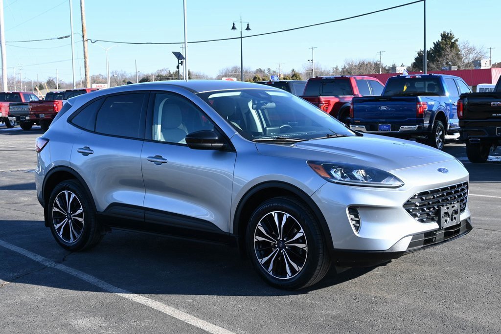 Certified 2022 Ford Escape SE w/ SE Sport Appearance Package image 9