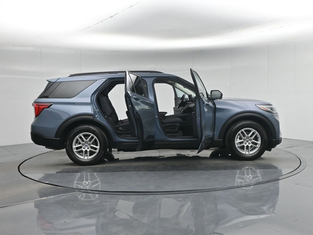 Certified 2025 Ford Explorer Active RWD image 5