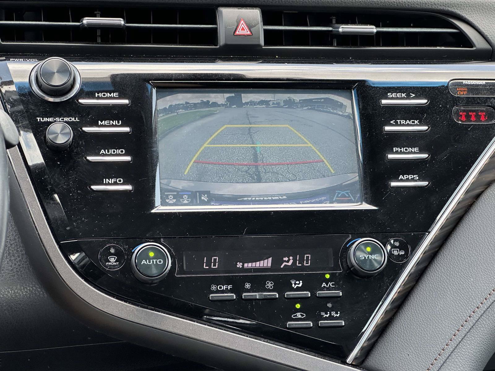 Used 2018 Toyota Camry XLE FWD image 16