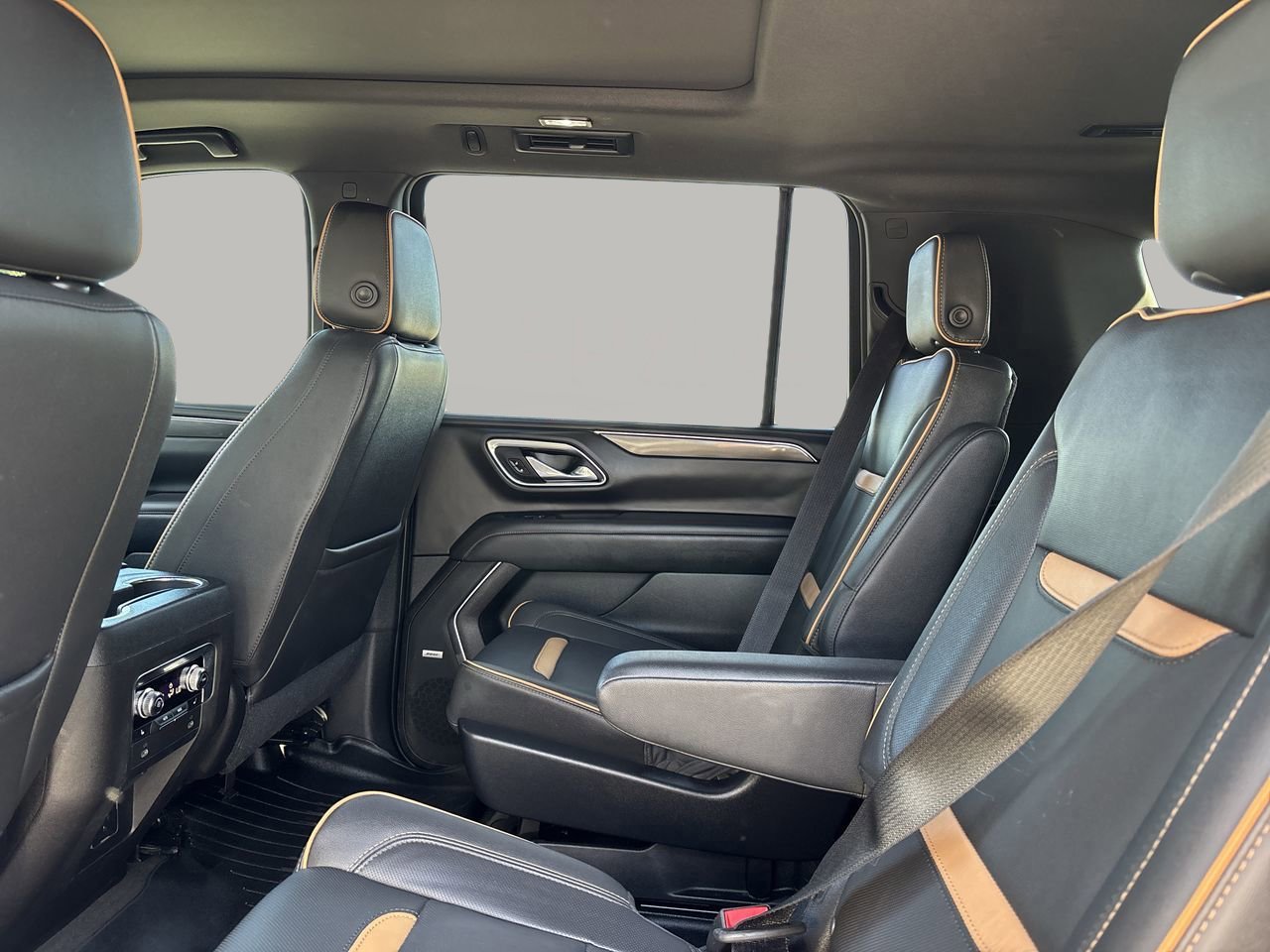 Used 2021 GMC Yukon XL AT4 w/ Technology Package image 22