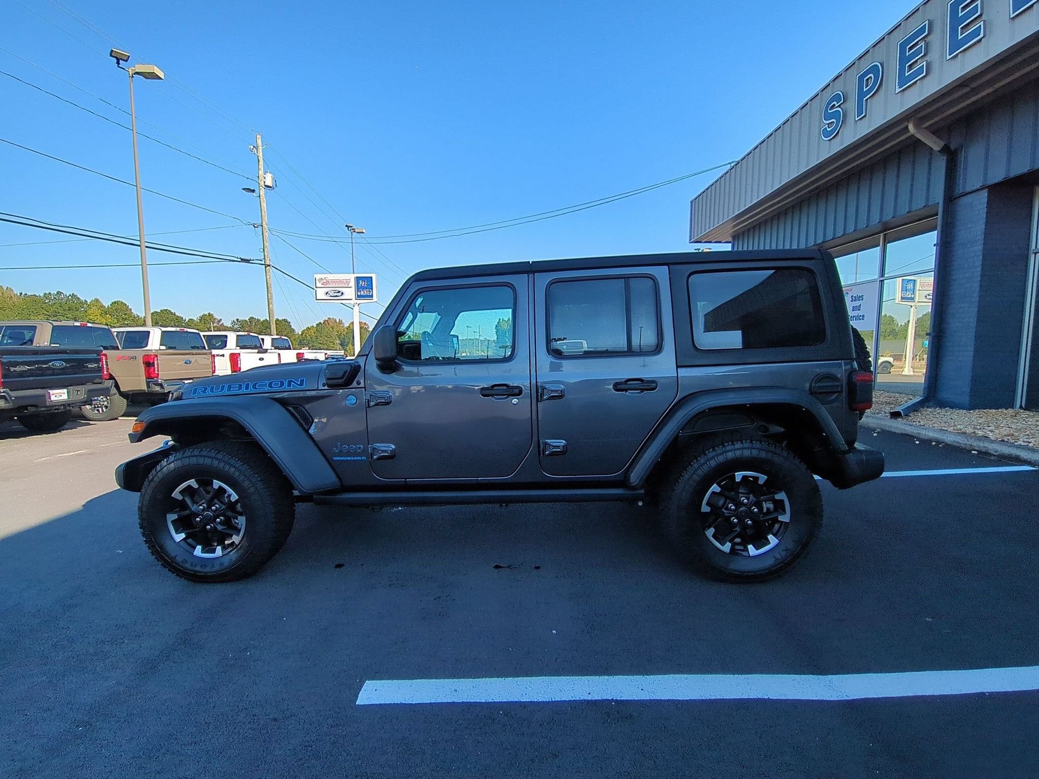 Used 2024 Jeep Wrangler Unlimited Rubicon 4xe AWD/4WD image 9
