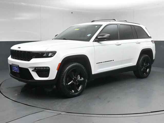 Used 2023 Jeep Grand Cherokee Limited w/ Black Appearance Package AWD/4WD image 3