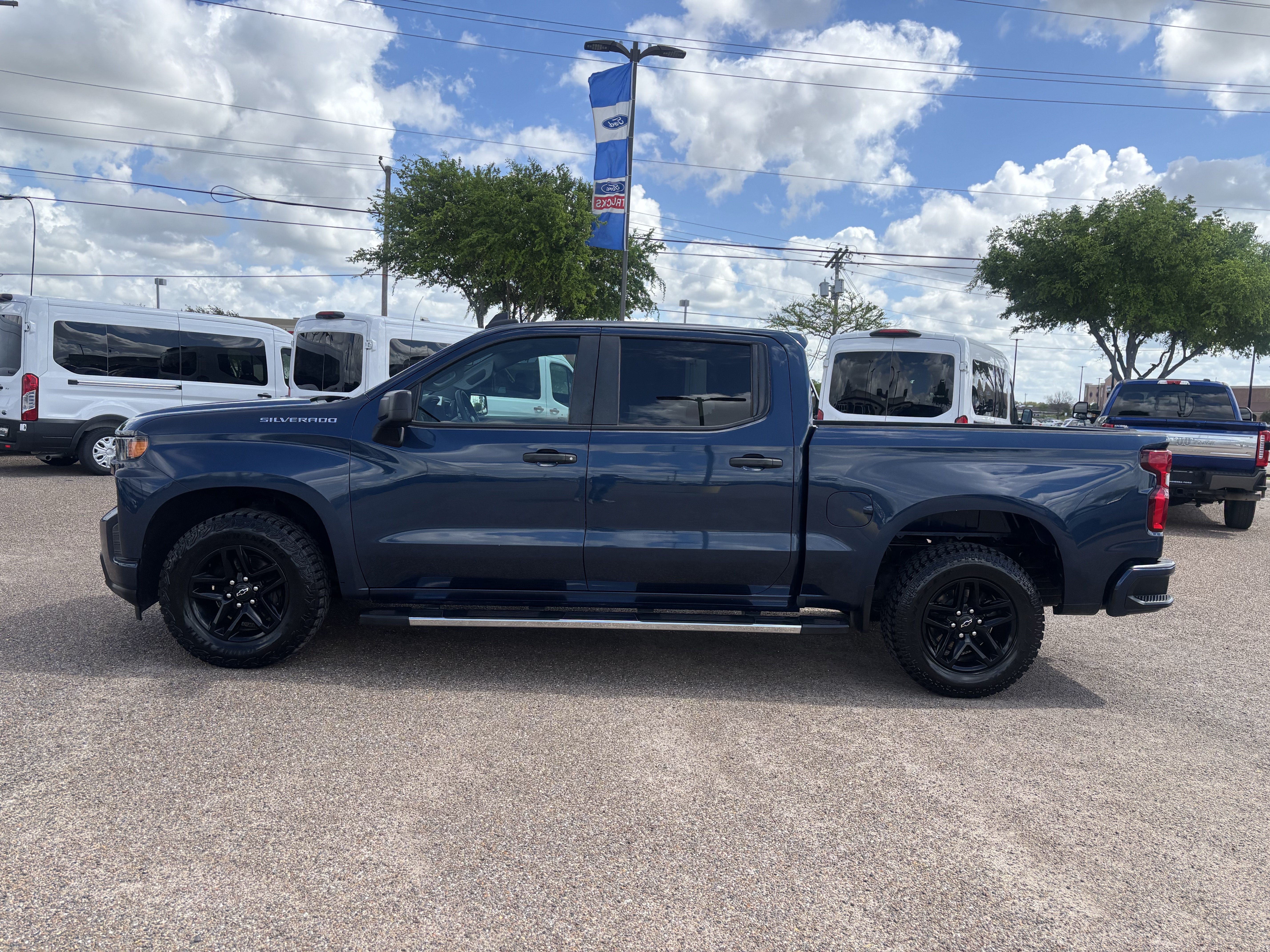 Used 2020 Chevrolet Silverado 1500 Custom w/ Custom Value Package RWD image 2