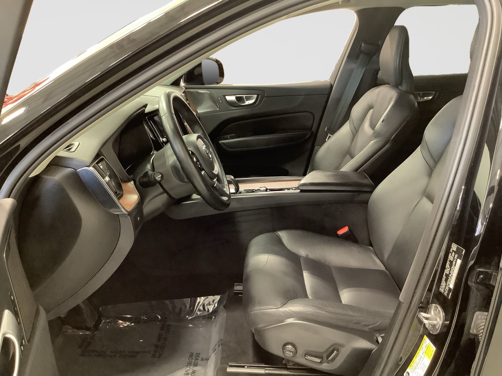 Used 2024 Volvo XC60 B5 Plus w/ Protection Package Premier AWD/4WD image 11