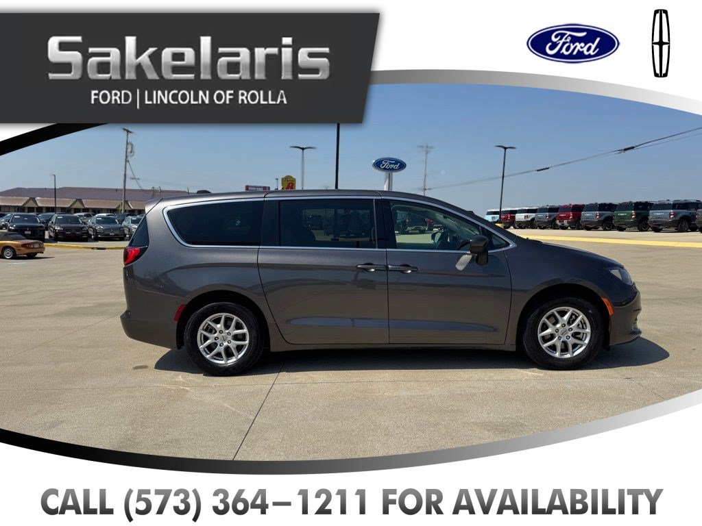 Used 2023 Chrysler Voyager LX FWD image 4