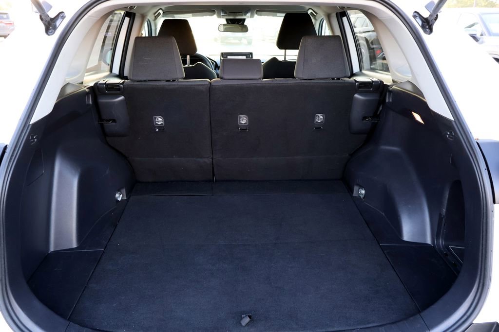 Used 2021 Toyota RAV4 LE FWD image 20