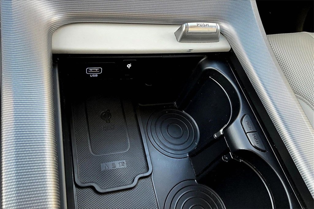 Used 2024 Hyundai Palisade Calligraphy image 28