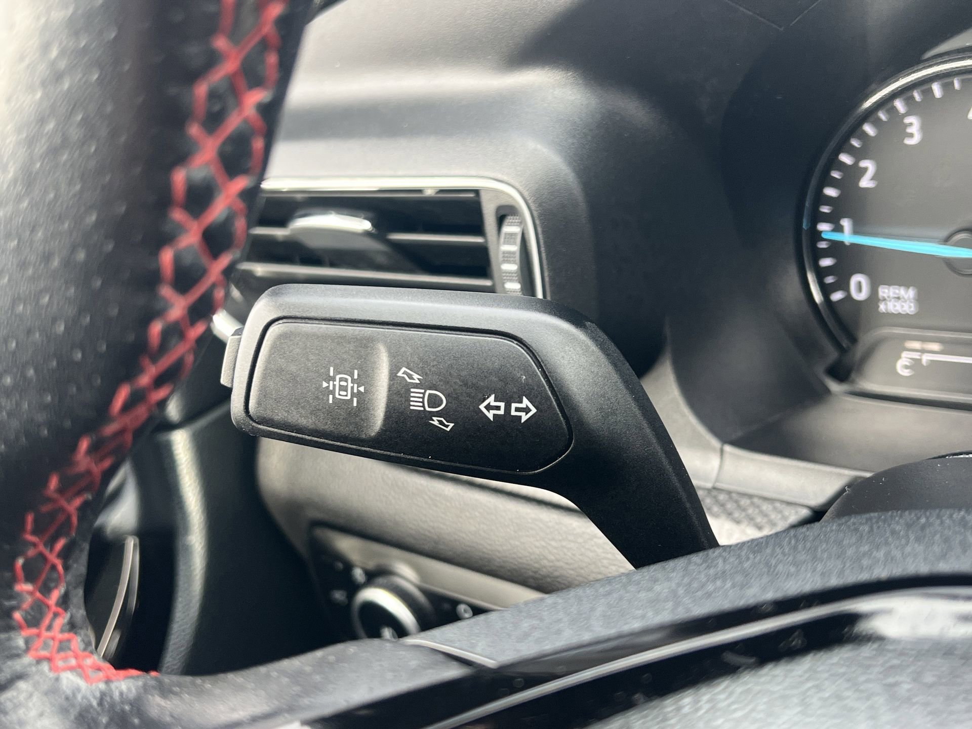 Certified 2023 Ford Explorer ST-Line w/ Class IV Trailer Tow Package image 18