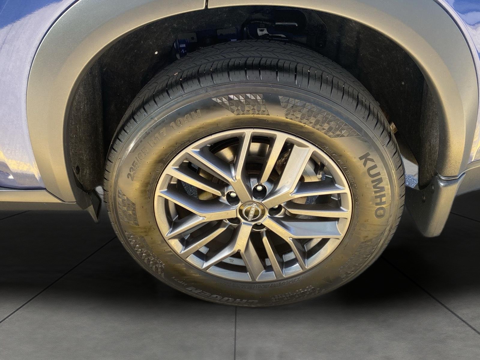 Used 2023 Nissan Rogue S AWD/4WD image 6