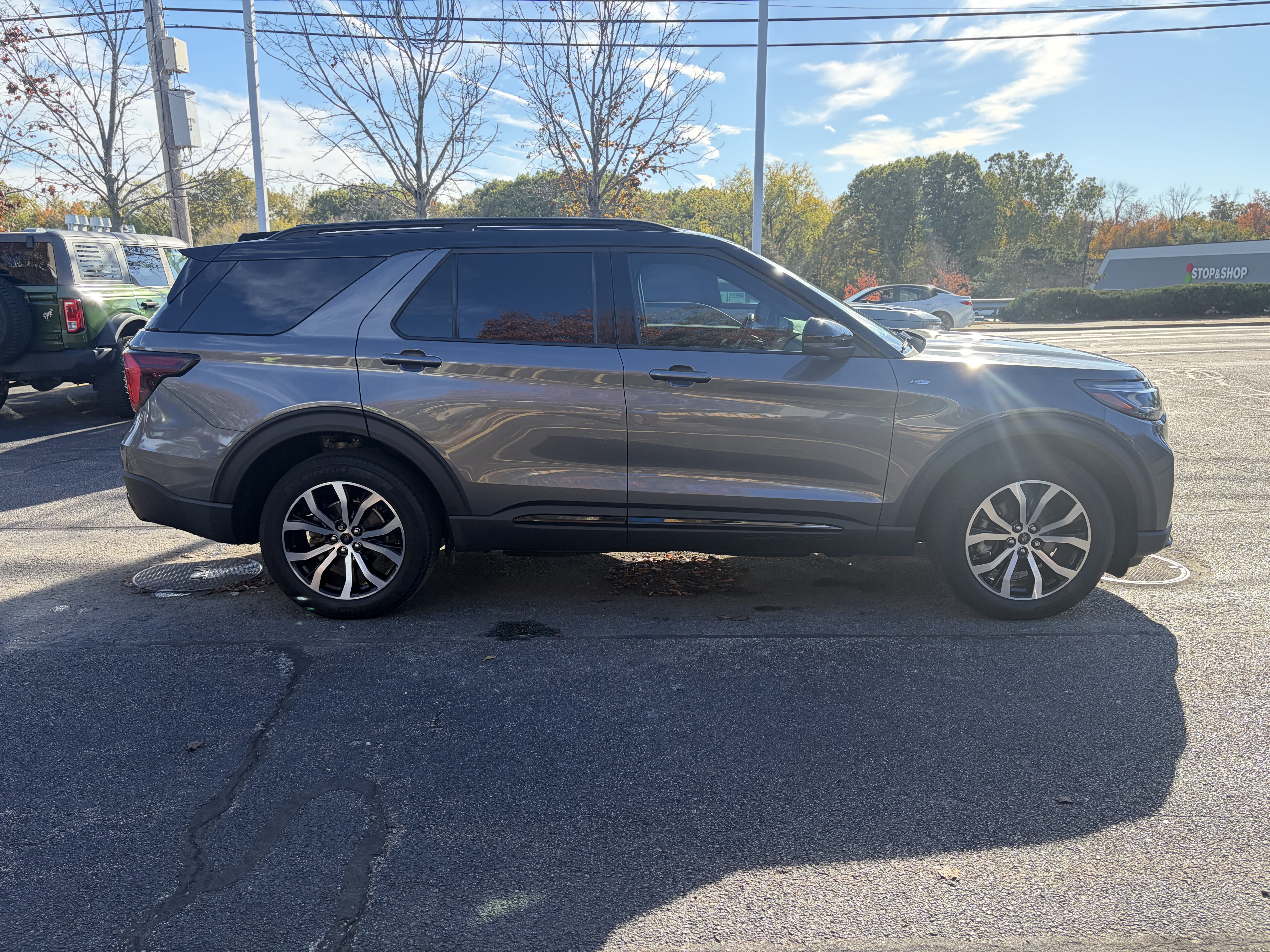 Certified 2025 Ford Explorer ST-Line AWD/4WD image 4