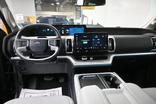 Certified 2025 Ford Expedition Max Platinum w/ Driver's Package AWD/4WD image 22