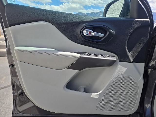 Used 2021 Jeep Cherokee Latitude Plus image 14