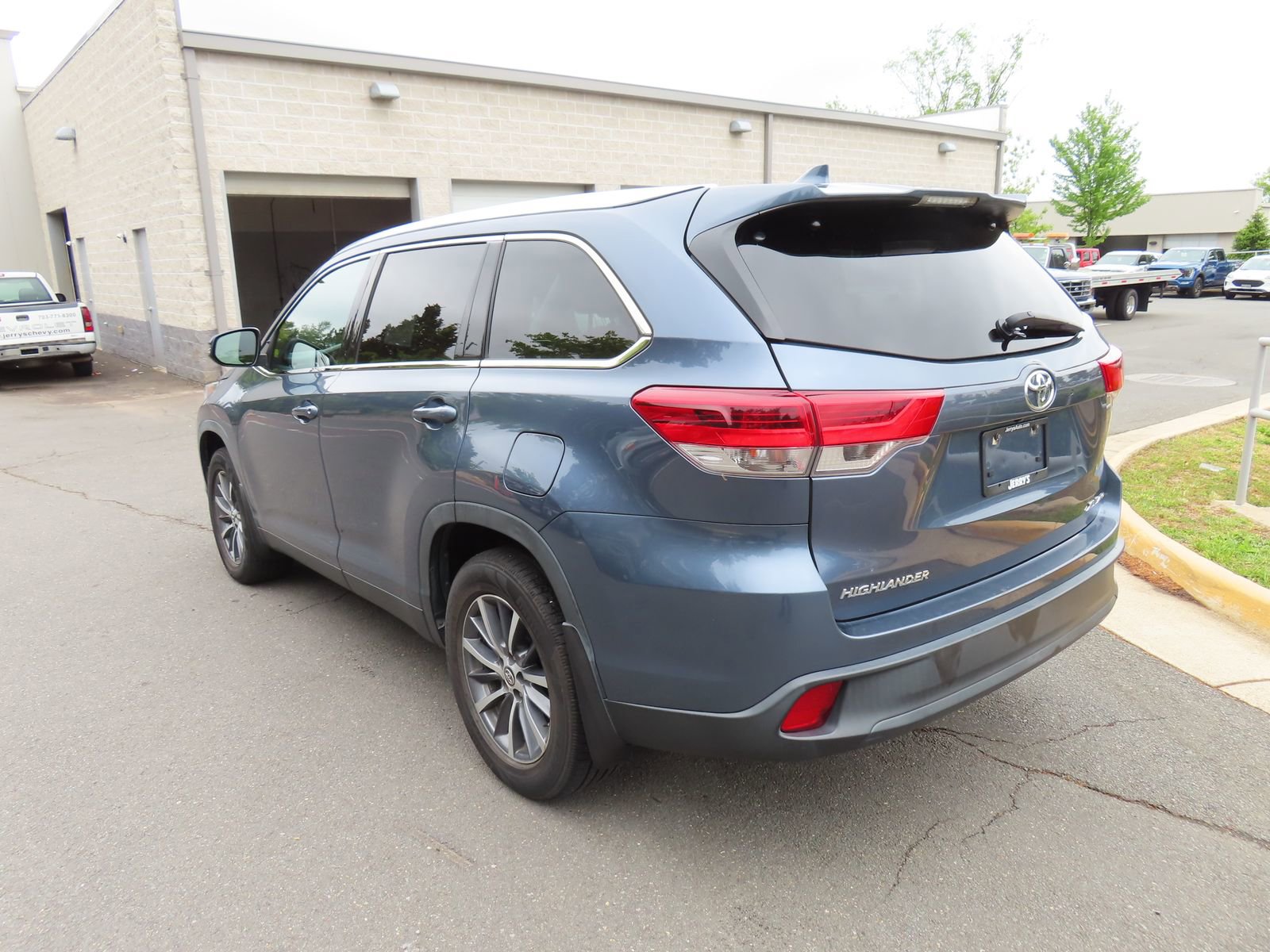 Used 2019 Toyota Highlander XLE AWD/4WD image 7