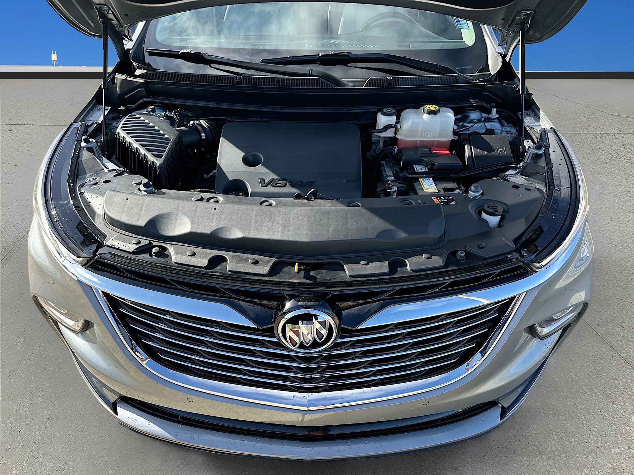 Used 2024 Buick Enclave Essence image 29