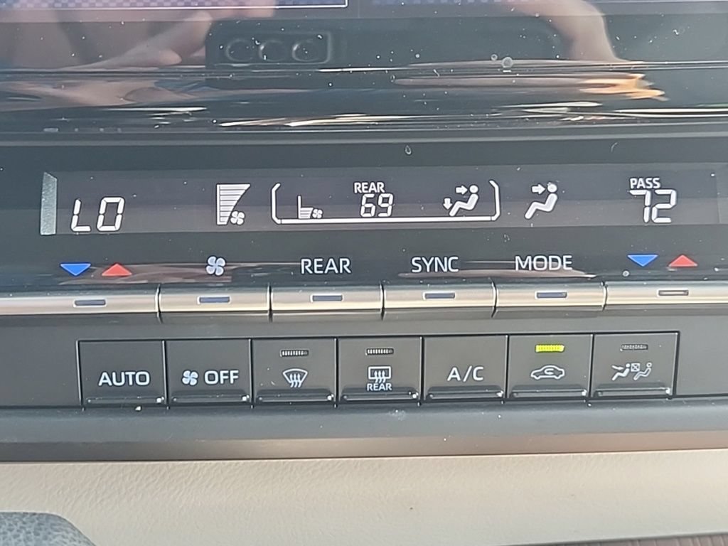 Used 2022 Toyota Sienna LE AWD/4WD image 16