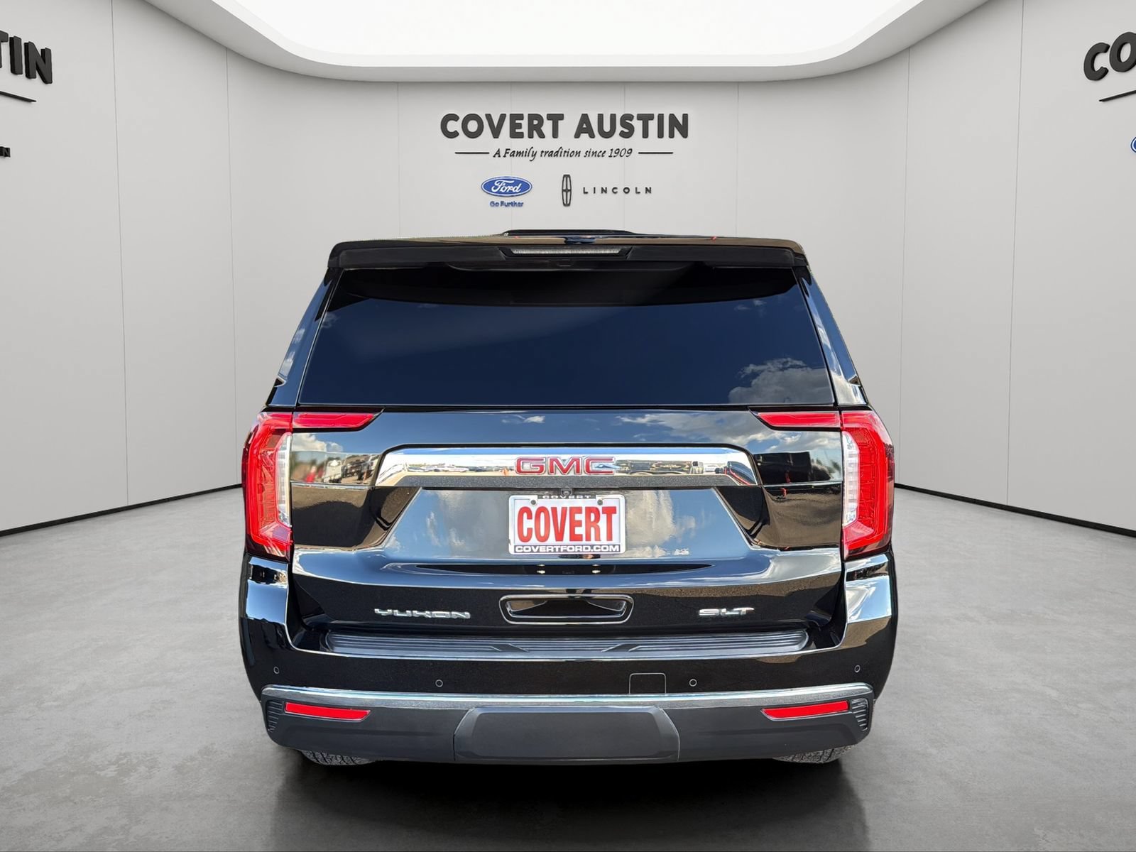 Used 2024 GMC Yukon SLT w/ SLT Luxury Package RWD image 4