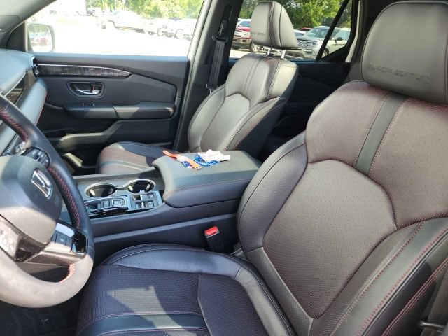 Used 2025 Honda Pilot Black Edition image 28
