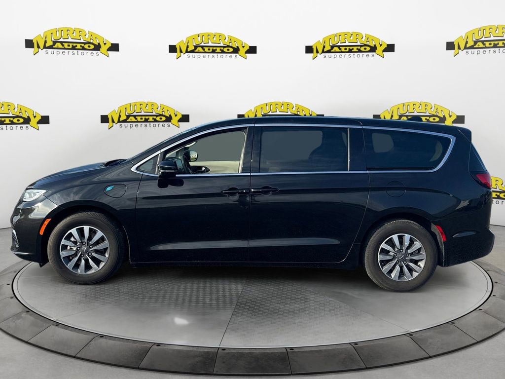 Used 2024 Chrysler Pacifica Limited FWD image 2