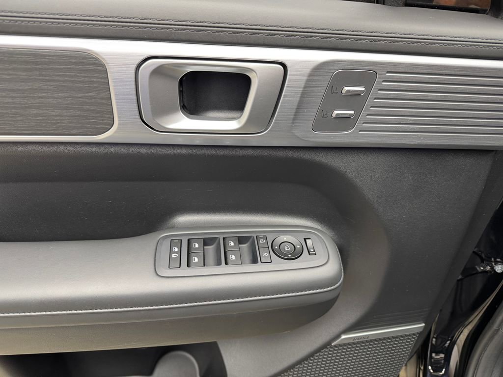 Used 2024 Hyundai Santa Fe Limited image 13