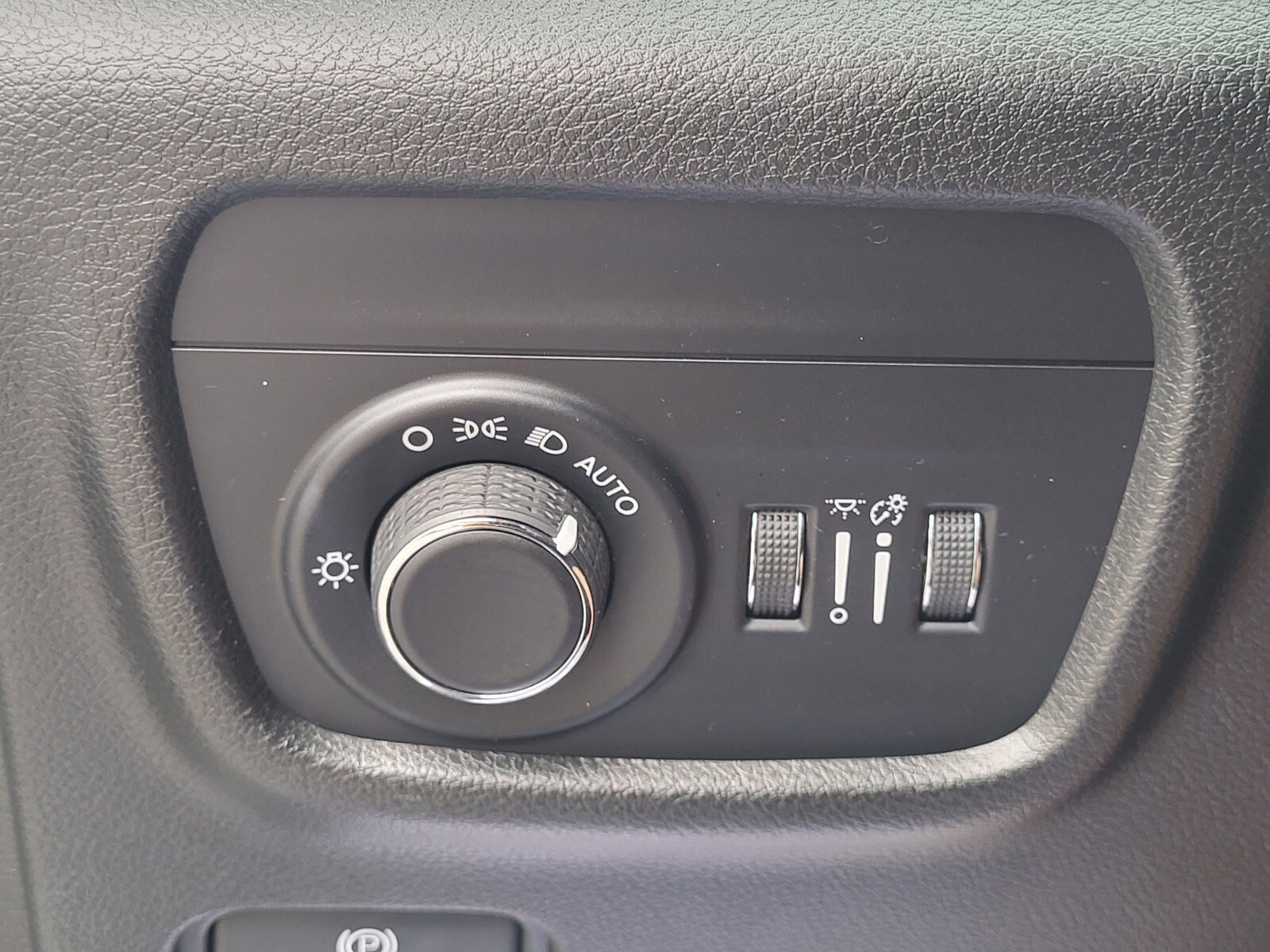 Used 2022 Jeep Grand Cherokee L Laredo w/ Luxury Tech Group I image 23